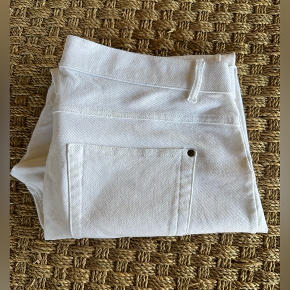 HUE Essential Denim Mid-Rise Capri Sun Women's White Jeans Sz L - Picture 14 of 14